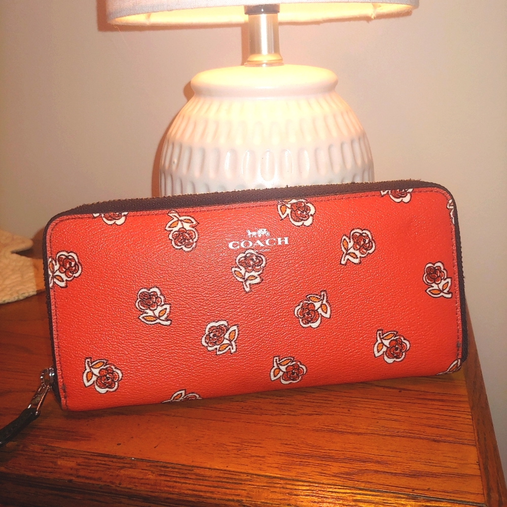 THANKSGIVING SALE! Coach slim zip accordion wallet